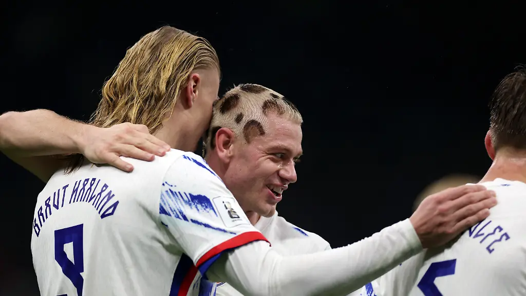 Soccer-Football-World-Cup-UEFA-Qualifiers-Group-I-Italy-v-Norway-San-Siro-Milan-Italy-November-16-2025-Norway-s-Erling-Haaland-celebrates-scoring-their-second-goal-with-Julian-Ryerson-REUTERS-Claudia-Greco