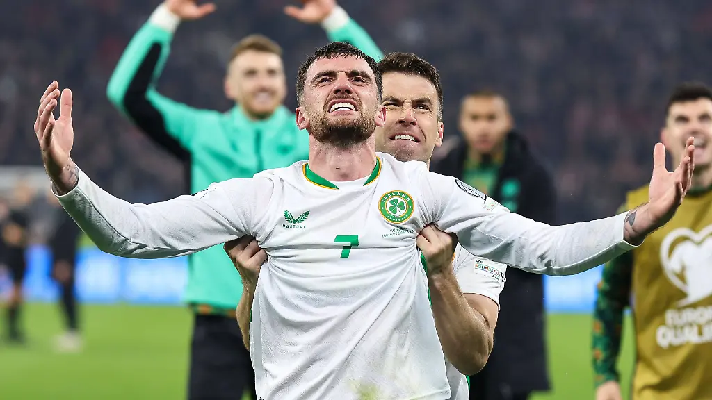 2026-FIFA-World-Cup-WM-Weltmeisterschaft-Fussball-Qualifier-Group-F-Puskas-ArA-Troy-Parrott-and-SA-amus-Coleman-celebrate-after-the-match-16-11-2025-PUBLICATIONxNOTxINxUKxIRLxFRAxNZL-Copyright-x-INPHO-StephenxGormleyx-0G3A1548