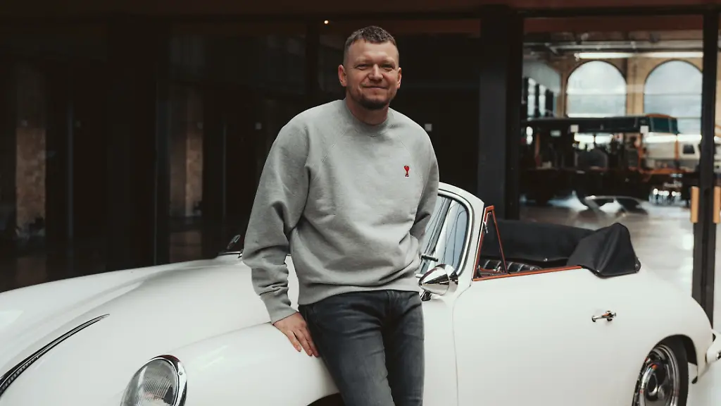 Nikita-Fahrenholz-baut-Luxusgaragen-fuer-Luxusautos