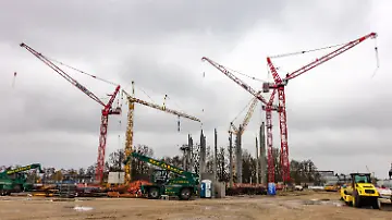 558990599