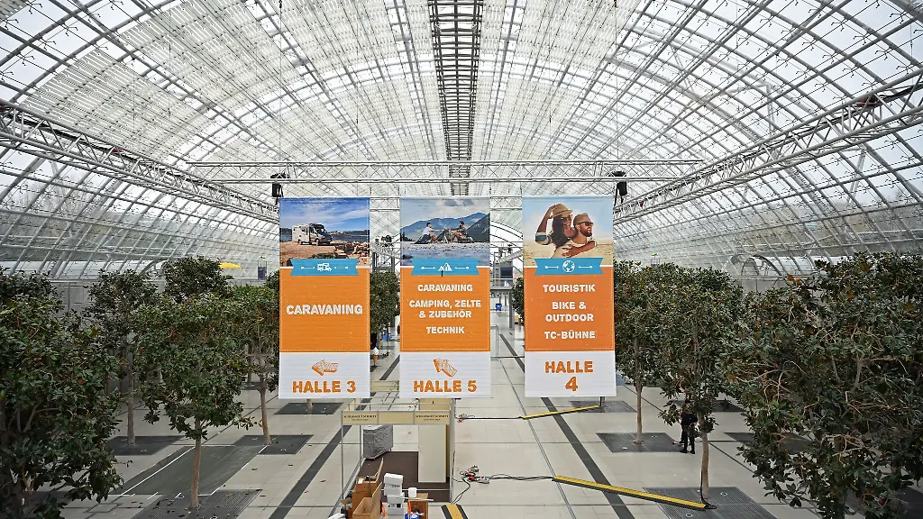 Rund-470-Aussteller-praesentieren-sich-auf-der-Freizeitmesse-Touristik-Caravaning-in-Leipzig