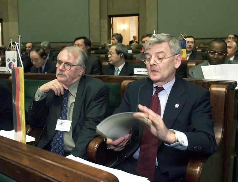 German-Foreign-Minister-Joschka-Fisher-R-and-Gerd-Poppe-German-Commissioner-for-Human-Rights-L-listen-during-the-conference-Towards-a-Community-of-Democracies-the-first-ever-international-conference-on-promoting-ballot-box-rule-with-foreign-ministers-and-senior-officials-from-over-100-countries-in-Warsaw-on-Mondy-26-June-2000