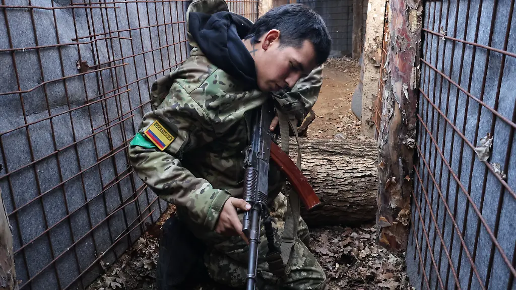 In-this-photo-provided-by-Ukraine-s-65th-Mechanized-Brigade-press-service-a-Colombian-volunteer-soldier-checks-his-assault-rifle-at-an-undisclosed-location-in-Zaporizhzhia-region-the-site-of-the-heavy-battles-with-Russian-troops-in-Ukraine-Saturday-Nov-15-2025