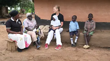 Toni Garrn_Uganda1