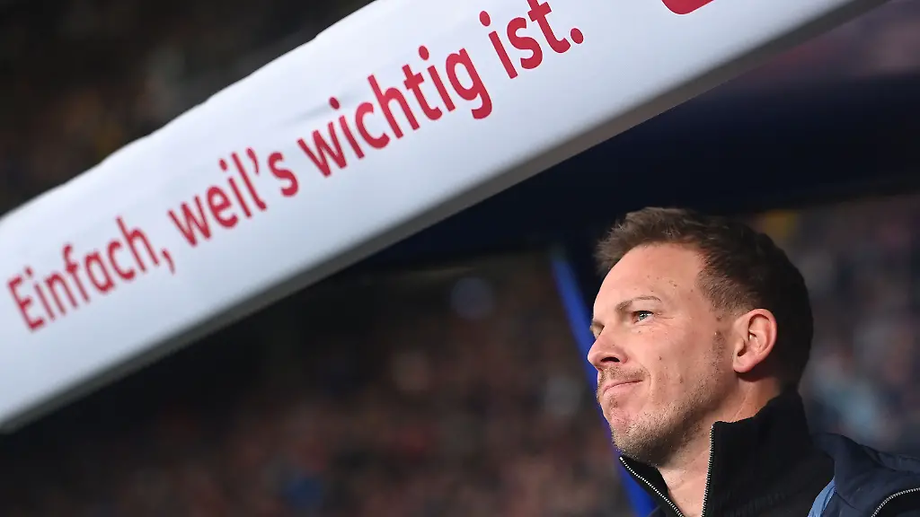 Bundestrainer-Julian-NAGELSMANN-GER-Portrait-Portraet-Fussball-Laenderspiel-WM-Qualifikation-Gruppe-A-Spieltag-06-Deutschland-GER-Slowakei-SVK-am-17-11