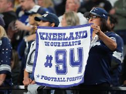 "988"-Shirts und Schweigeminute: Dallas Cowboys feiern emotionalen Sieg nach Tod von Teamkollege