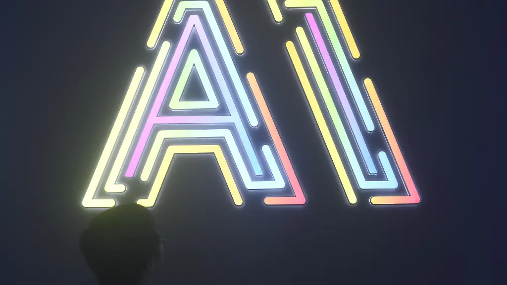 Kuenstliche-Intelligenz-ueberstrahlt-alles-auch-in-China-Ein-Besucher-laeuft-im-Juli-an-einem-Schild-der-World-Artificial-Intelligence-Conference-in-Shanghai-vorbei