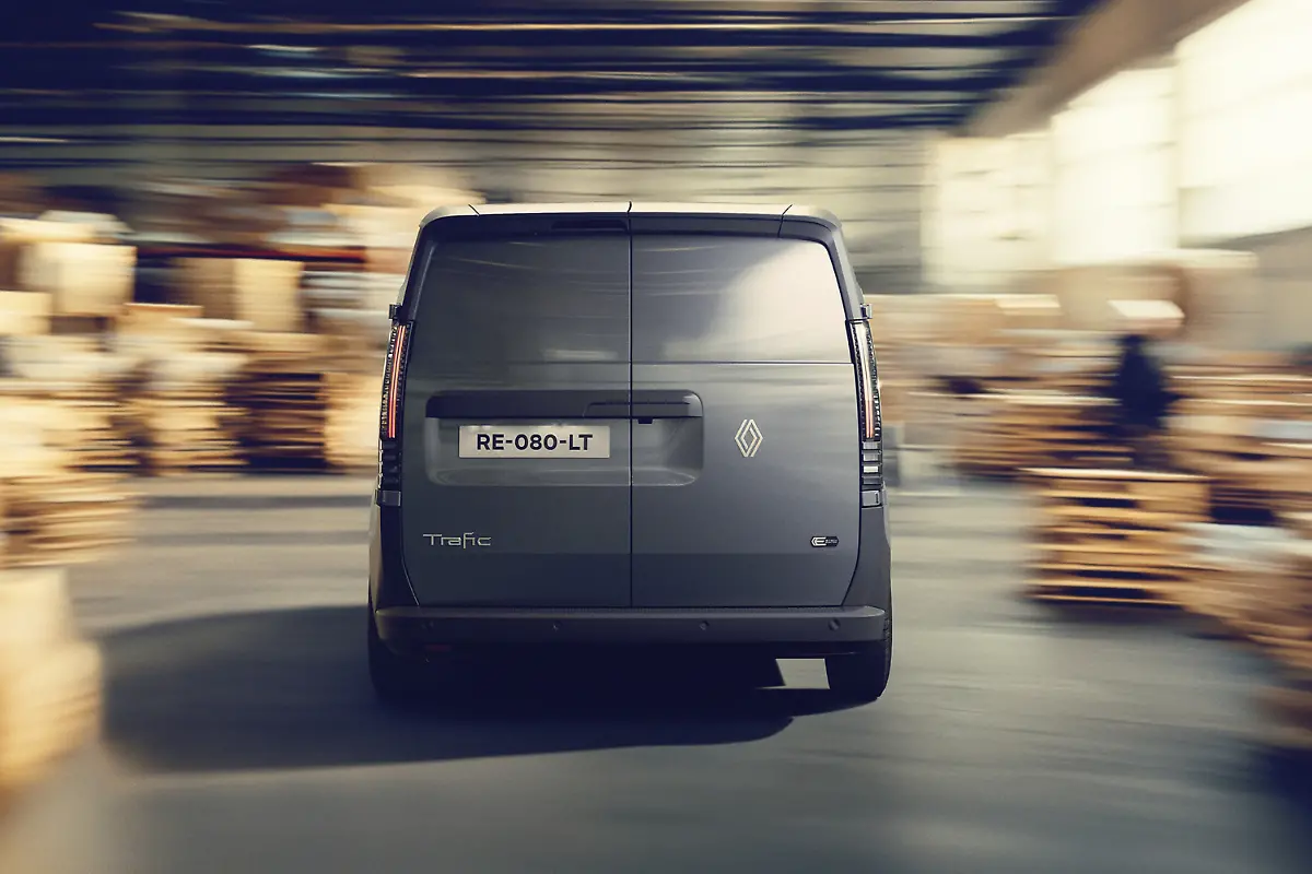 Hecktriebler-An-der-Hinterachse-sitzt-ein-150-kW-204-PS-starker-E-Motor-der-ein-Drehmoment-von-maximal-354-Nm-realisiert