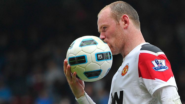 Nach seinen drei Toren wird Wayne Rooney den Spielball mit nach Hause nehmen.