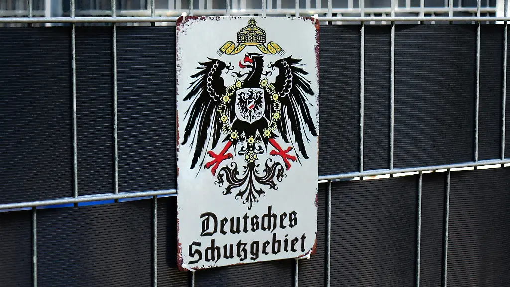 13-05-2025-Potsdam-Brandenburg-Das-Schild-Deutsches-Schutzgebiet-benutzt-die-Reichsbuergerbewegung