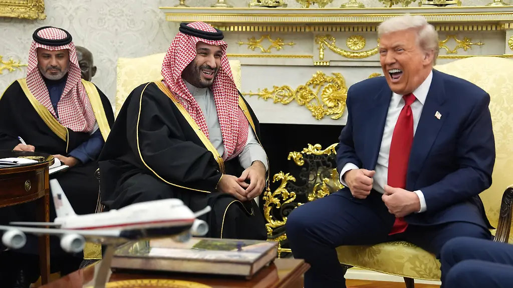 President-Donald-Trump-meets-Saudi-Arabia-s-Crown-Prince-Mohammed-bin-Salman-in-the-Oval-Office-of-the-White-House-Tuesday-Nov-18-2025-in-Washington