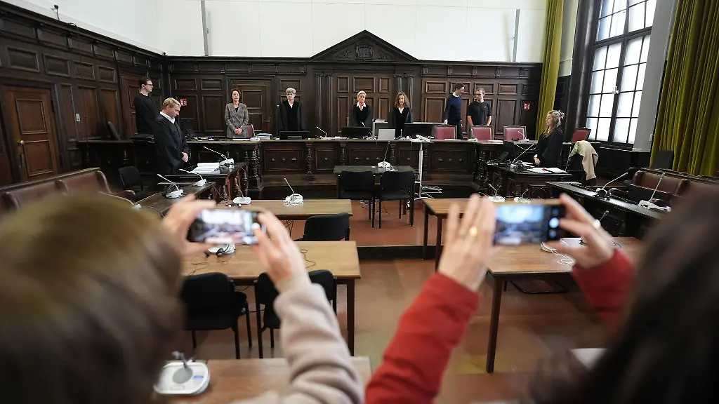 Das-Gericht-hat-fuer-den-Sohn-eine-Unterbringung-in-einem-psychiatrischen-Krankenhaus-angeordnet