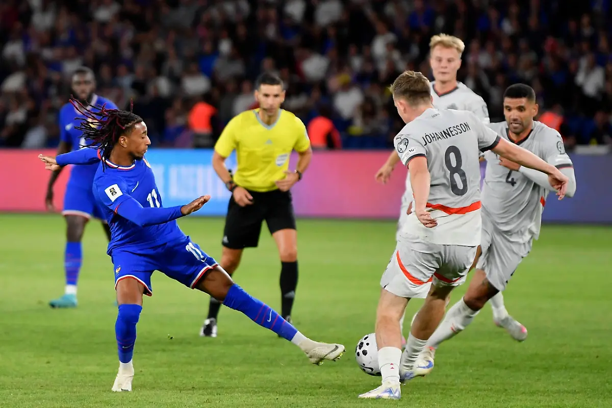 FRA-France-V-Iceland-FIFA-World-Cup-WM-Weltmeisterschaft-Fussball-2026-Qualifier-Michael-Olise-of-France-plays-during-the-FIFA-World-Cup-2026-qualifier-Group-H-match-between-France-and-Iceland-at-Parc-des-Princes-in-Paris-France-on-September-9-2025-Paris-France-PUBLICATIONxNOTxINxFRA-Copyright-xAlexxNicodimx-originalFilename-nicodim-francevi250909-np799