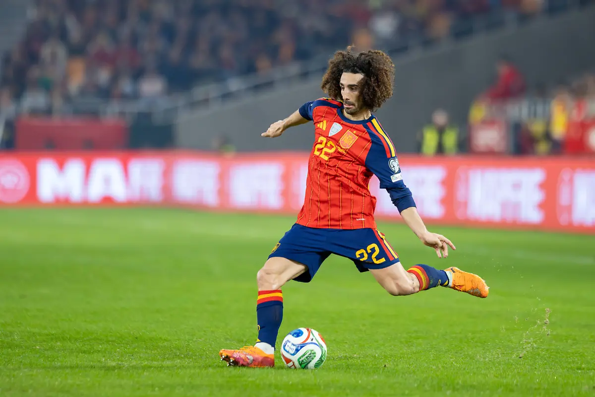 Spain-v-Turkiye-FIFA-World-Cup-WM-Weltmeisterschaft-Fussball-2026-Qualifier-SEVILLE-SPAIN-NOVEMBER-18-Marc-Cucurella-Saseta-of-Spain-and-Chelsea-passes-the-ball-during-to-the-FIFA-World-Cup-2026-qualifier-match-between-Spain-and-Turkiye-at-Estadio-de-La-Cartuja-on-November-18-2025-in-Seville-Spain