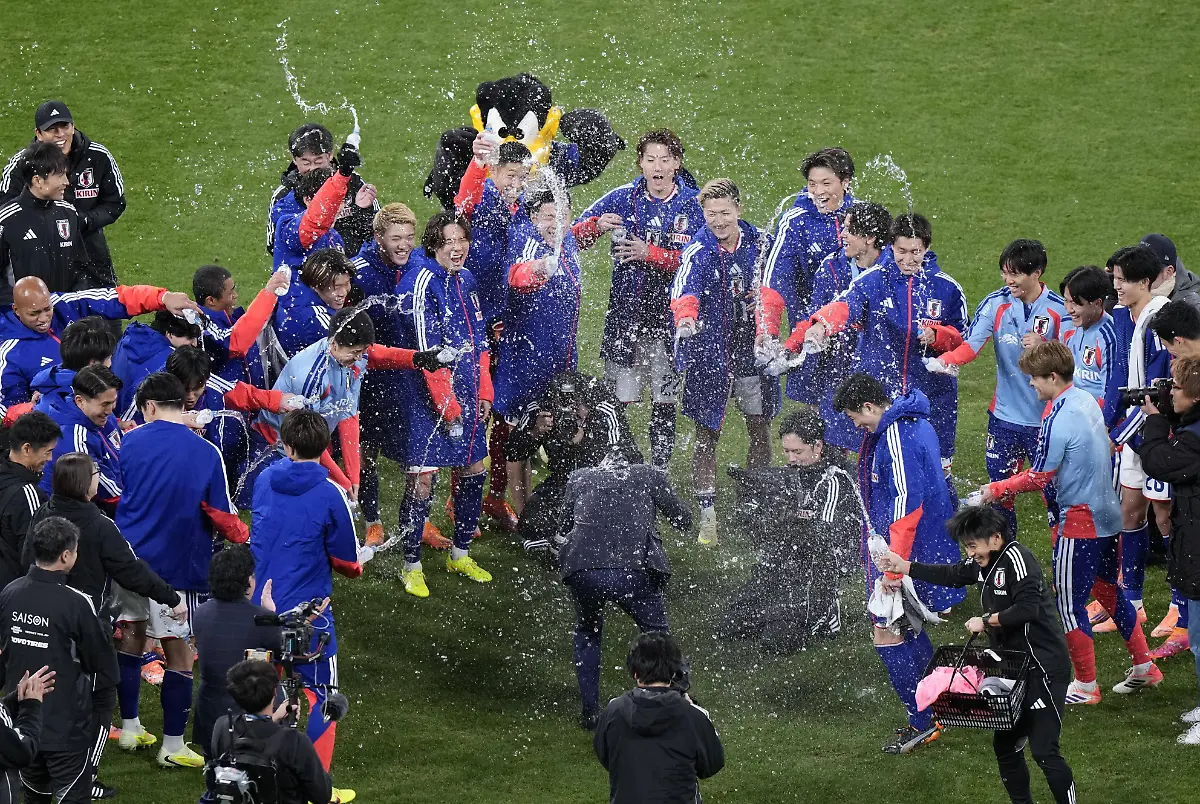 Football-Japan-manager-Moriyasu-wins-100th-match-in-charge-Japan-men-s-football-manager-Hajime-Moriyasu-C-is-doused-by-his-players-after-a-3-0-victory-over-Bolivia-in-an-International-Friendly-Laenderspiel-Nationalmannschaft-his-100th-match-in-charge-at-the-National-Stadium-in-Tokyo-on-Nov-18-2025