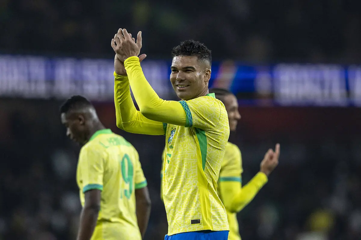 Casemiro-of-Brazil-gestures-during-the-International-Friendly-Laenderspiel-Nationalmannschaft-match-between-Brazil-vs-Senegal-at-Emirates-Stadium-on-November-15th-2025-Photo-by-Joao-Bravo-Sports-Press-Photo-PUBLICATIONxNOTxINxBRAxMEX-Copyright-xJoaoxBravox-Sportspressphoto-SPR62317