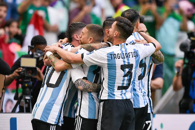 2022-11-22-Argentina-v-Saudi-Arabia-Group-C-FIFA-World-Cup-WM-Weltmeisterschaft-Fussball-Qatar-2022-LUSAIL-CITY-QATAR-NOVEMBER-22-Lionel-Messi-of-Argentinia-celebrates-after-scoring-his-sides-first-goal-with-Alejandro-Gomez-of-Argentinia-Nicolas-Tagliafico-of-Argentinia-Angel-Di-Maria-of-Argentinia-and-Leandro-Paredes-of-Argentinia-during-the-Group-C-FIFA-World-Cup-Qatar-2022-match-between-Argentina-and-Saudi-Arabia-at-the-Lusail-Stadium-on-November-22-2022-in-Lusail-City-Qatar-Photo-by-Pablo-Morano-BSR-Agency-Lusail-City-Qatar-Content-not-available-for-redistribution-in-The-Netherlands-directly-or-indirectly-through-any-third-parties