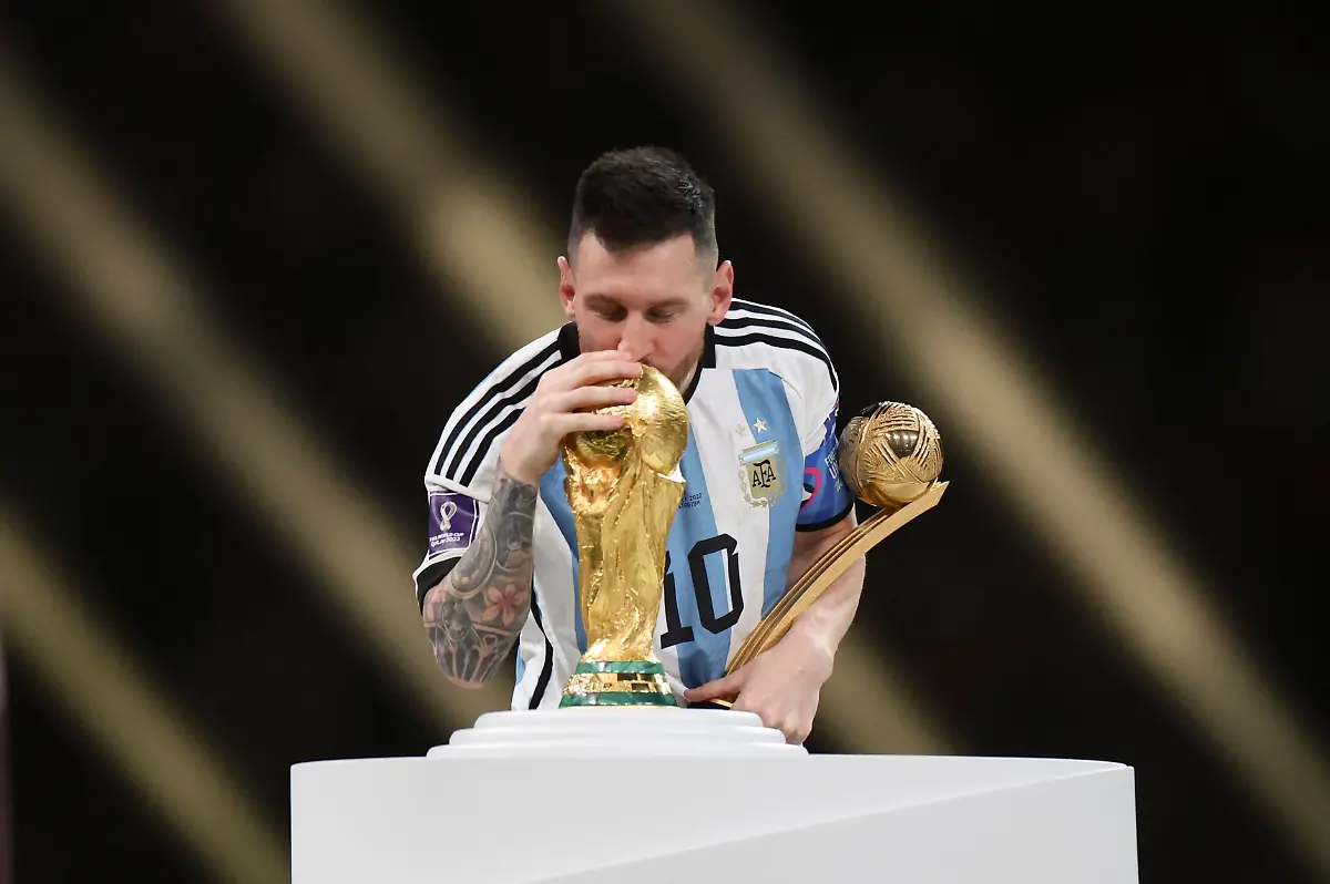 230110-BEIJING-Jan-10-2023-Lionel-Messi-of-Argentina-kisses-the-World-Cup-Trophy-during-the-awarding-ceremony-of-the-2022-FIFA-World-Cup-WM-Weltmeisterschaft-Fussball-at-Lusail-Stadium-in-Lusail-Qatar-Dec-18-2022
