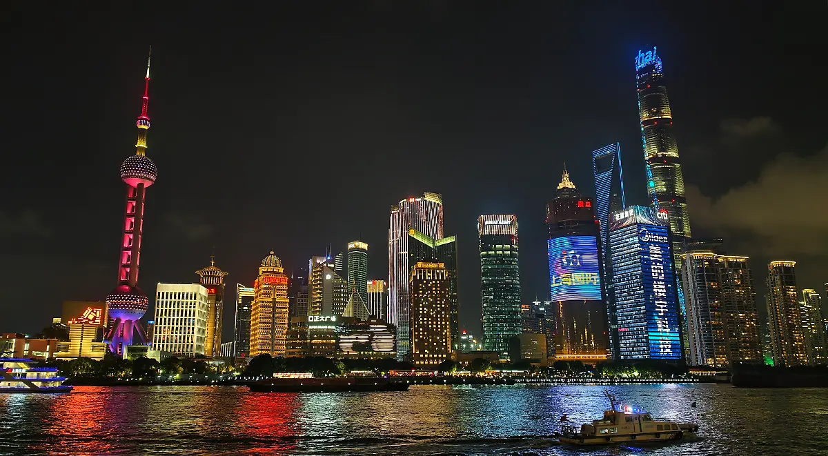 SHANGHAI-CHINA-OCTOBER-8-2025-Huangpu-River-Tourist-Scenic-Area-The-Bund-Lujiazui-Light-Show-in-Shanghai-China-on-October-8th-2025