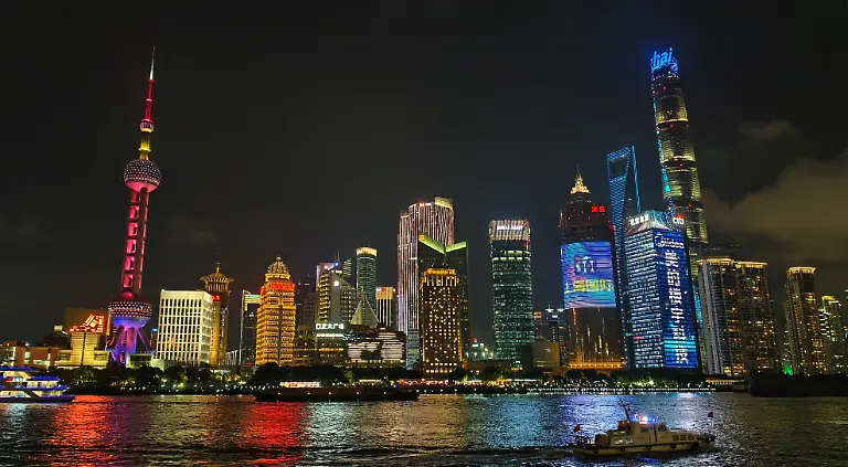 SHANGHAI-CHINA-OCTOBER-8-2025-Huangpu-River-Tourist-Scenic-Area-The-Bund-Lujiazui-Light-Show-in-Shanghai-China-on-October-8th-2025