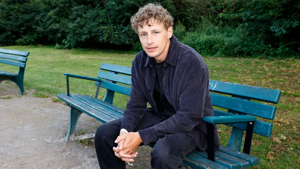 Tim-Bendzko-bei-der-Ausstellungseroeffnung-Beyond-Fame-Die-Kunst-Der-Stars-im-NRW-Forum-Duesseldorf-17-08-2023-Tim-Bendzko-at-the-exhibition-opening-Beyond-Fame-Die-Kunst-Der-Stars-at-the-NRW-Forum-Duesseldorf-17-08-2023-Foto-xT