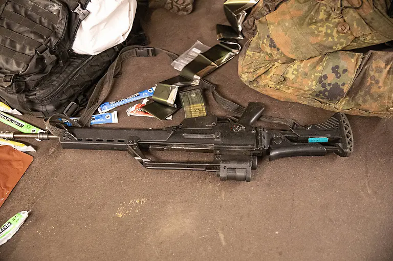November-19-2025-Berlin-Berlin-Germany-German-soldiers-from-the-Wachbataillon-took-part-in-the-nighttime-Bollwerk-Baerlin-III-exercise-at-Jungfernheide-U-Bahn-station-in-Berlin-on-Wednesday-November-19-2025-The-large-scale-drill-trained-troops-to-fight-in-confined-underground-spaces-clear-subway-cars-evacuate-casualties-and-respond-to-simulated-saboteur-attacks-The-Bundeswehr-says-the-exercise-reflects-Germany-s-renewed-focus-on-national-and-alliance-defense-amid-rising-security-tensions-in-Europe-following-Russia-s-war-against-Ukraine-The-unit-best-known-for-its-ceremonial-duties-is-expanding-its-infantry-capabilities-to-protect-federal-government-infrastructure-in-a-crisis