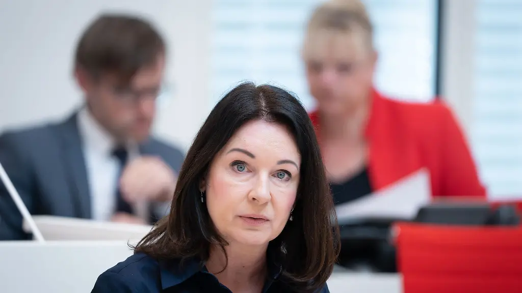 Die-Gesundheitsministerin-arbeitet-an-Plaenen-zur-Schliessung-des-Krankenhauses-in-Wittstock-Dosse