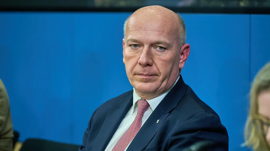 Der-Regierende-Buergermeister-Kai-Wegner-CDU-in-Berlin-Foto-vom-17-11-2025