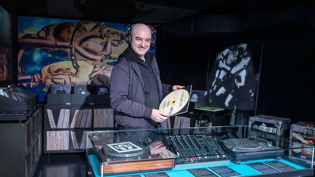 Die-Ausstellung-OMEN-Club-Frankfurt-1988-1998-New-Electronic-Ecstasy-ist-nun-im-Museum-of-Modern-Electronic-Music-in-Frankfurt-zu-sehen