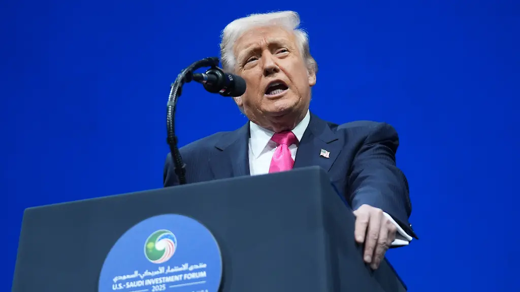 US-Praesident-Donald-Trump-spricht-waehrend-des-Saudi-Investment-Forums-im-Kennedy-Center