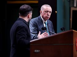 Istanbul-Diplomatie wiederbeleben: Erdogan drängt Selenskyj zu neuen Gesprächen mit Moskau