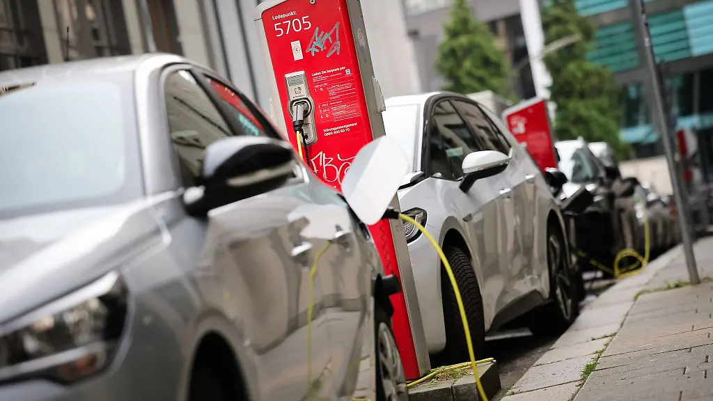 Ist-die-Ladesaeule-frei-wenn-ich-ankomme-Wer-auf-die-oeffentliche-Infrastruktur-angewiesen-ist-muss-flexibel-bleiben