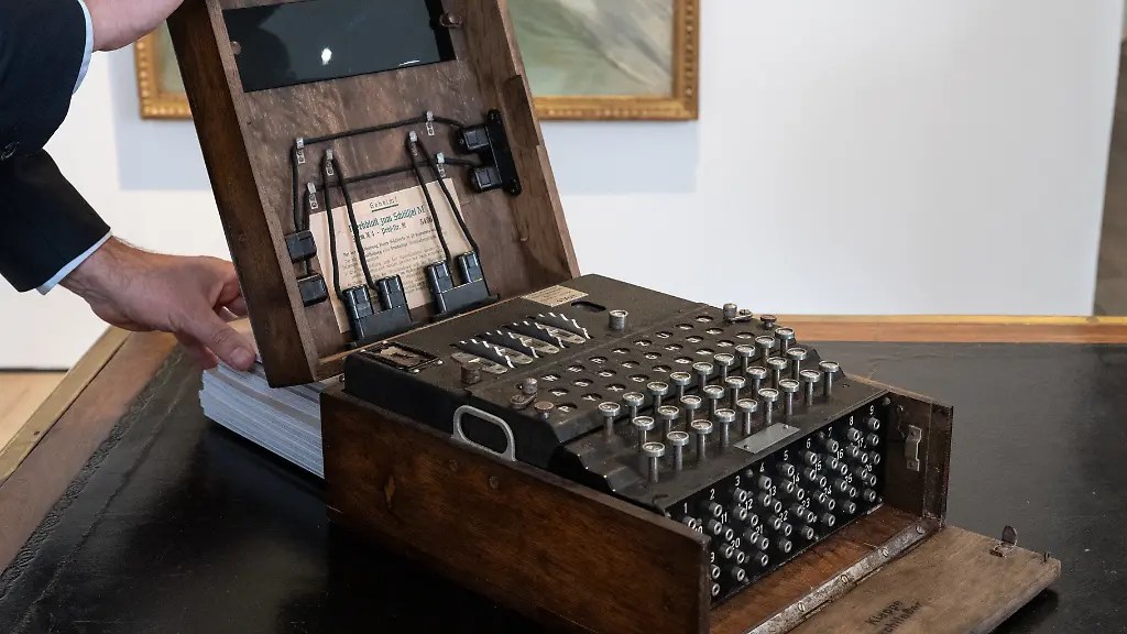 This-photograph-shows-an-Enigma-M4-rotor-key-machine-used-for-encrypted-communication-during-World-War-II-ahead-of-its-auction-exhibited-at-the-Christie-s-auction-house-in-Paris-on-November-13-2025-The-Enigma-M4-machine-will-be-auctionned-on-November-18-2025-at-the-Christie-s-auction-house-in-Paris
