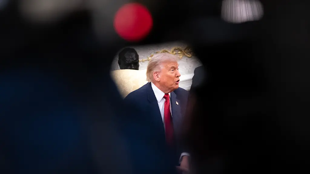 United-States-President-Donald-J-Trump-speaks-with-members-of-the-media-during-a-meeting-with-Saudi-Crown-Prince-Mohammed-bin-Salman-in-the-Oval-Office-at-the-White-House-in-Washington-on-Nov-18-2025