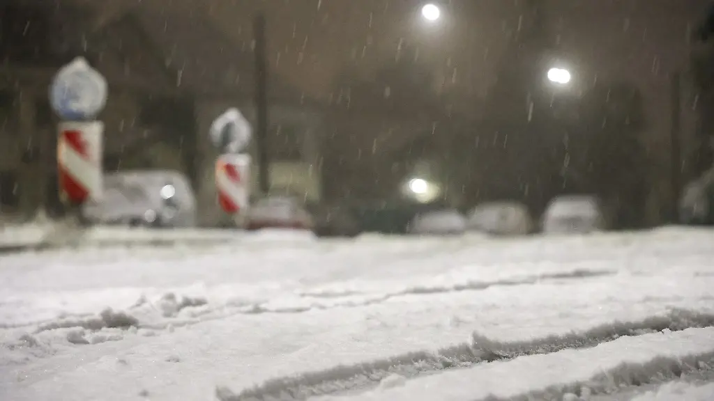 Schnee-in-NRW-was-schoen-aussieht-hatte-fuer-Pendler-und-Reisende-im-Hochsauerland-negative-Folgen