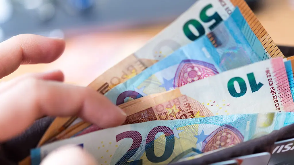 Eine-gute-Sache-mehr-Geld-im-Portemonnaie