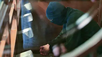 559472867