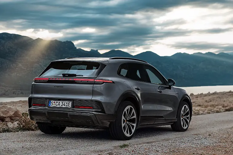 Bei-rund-105-000-Euro-geht-es-fuer-das-E-SUV-los