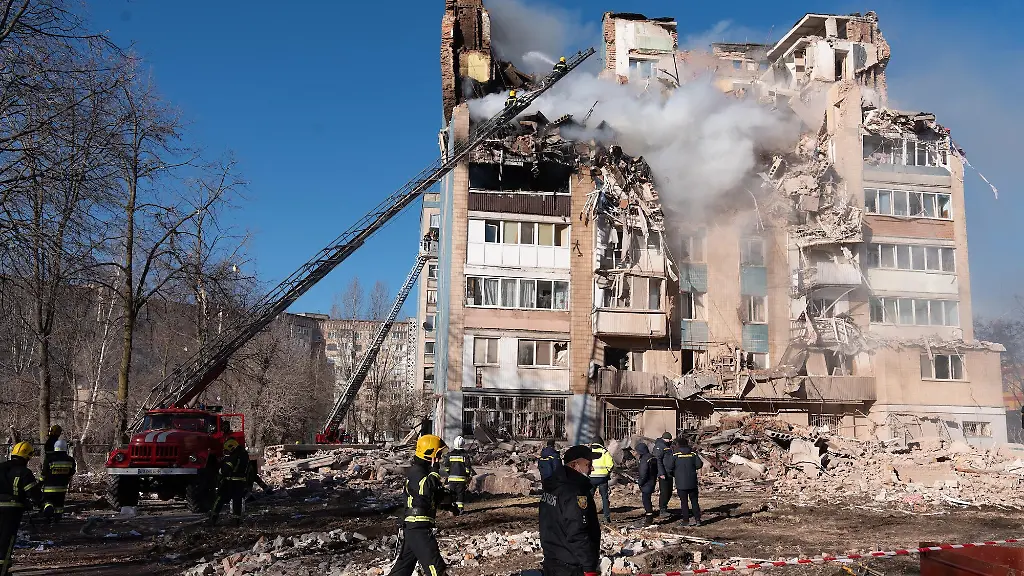 TERNOPIL-UKRAINE-NOVEMBER-19-EDITORIAL-USE-ONLY-MANDATORY-CREDIT-TERNOPIL-REGIONAL-MILITARY-ADMINISTRATION-HANDOUT-NO-MARKETING-NO-ADVERTISING-CAMPAIGNS-DISTRIBUTED-AS-A-SERVICE-TO-CLIENTS-Emergency-workers-operate-in-the-area-where-Russian-forces-carried-out-combined-attacks-with-missiles-and-drones-killing-at-least-26-people-including-3-children-in-Ternopil-Ukraine-on-November-19-2025-Two-nine-story-buildings-were-severely-damaged-resulting-injuries-in-92-people-including-18-children