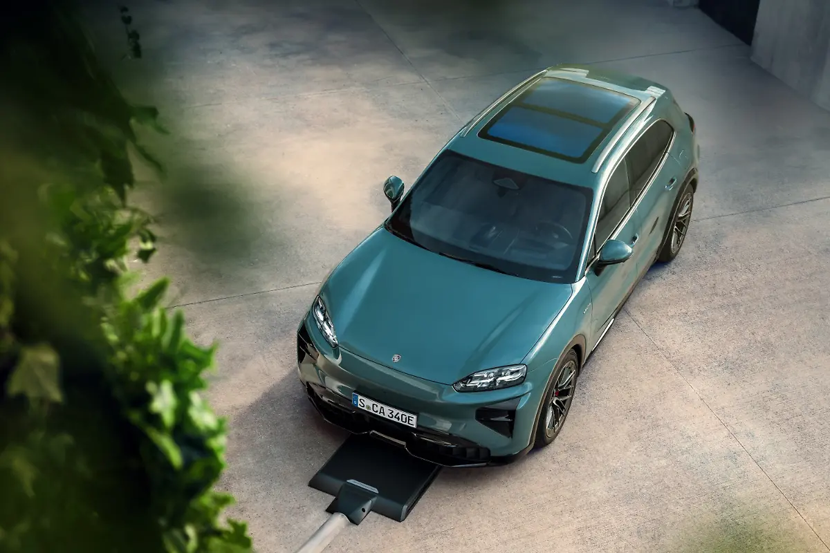 Der-Cayenne-Electric-wird-auch-induktives-Laden-beherrschen