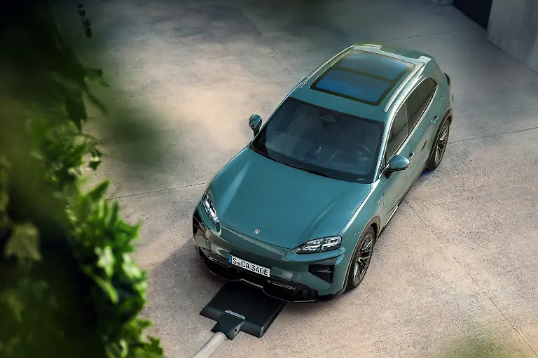 Der-Cayenne-Electric-wird-auch-induktives-Laden-beherrschen