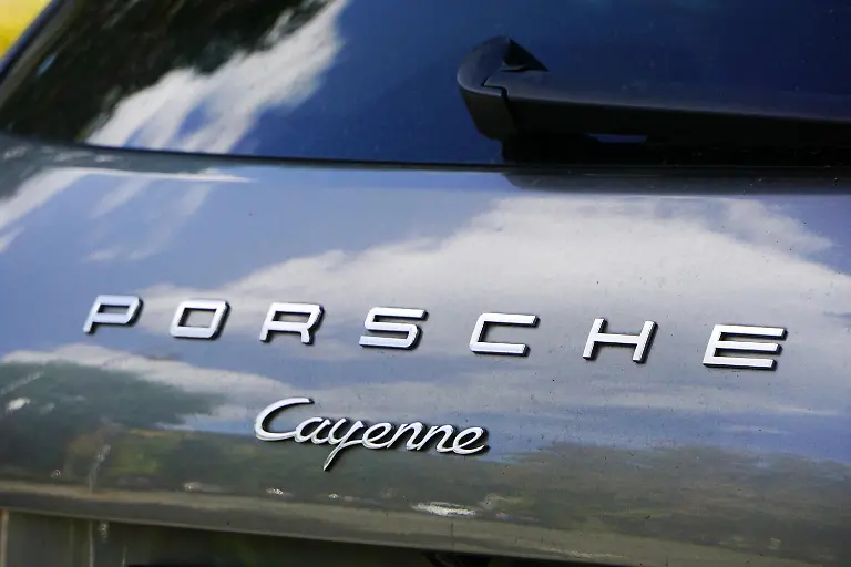 Porsche-Cayenne-Cayenne-Electric-E-Auto-Luxusauto-Sportwagen-Automarke-Deutscher-Kraftfahrzeughersteller-Autoindustrie