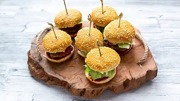 epi_1005809672_ADOBE FOTO STOCK_273934125_Mini-Burger with min
