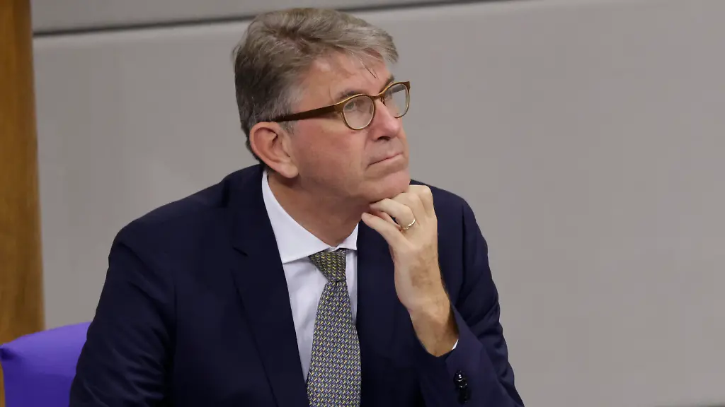 Kulturstaatsminister-Wolfram-Weimer-Deutschland-Berlin-Reichstag-40-Sitzung-vom-13-11