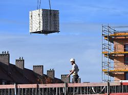 Gebäudetyp E soll Kosten sparen: Hubertz und Hubig wollen „ohne Schnickschnack“ bauen lassen