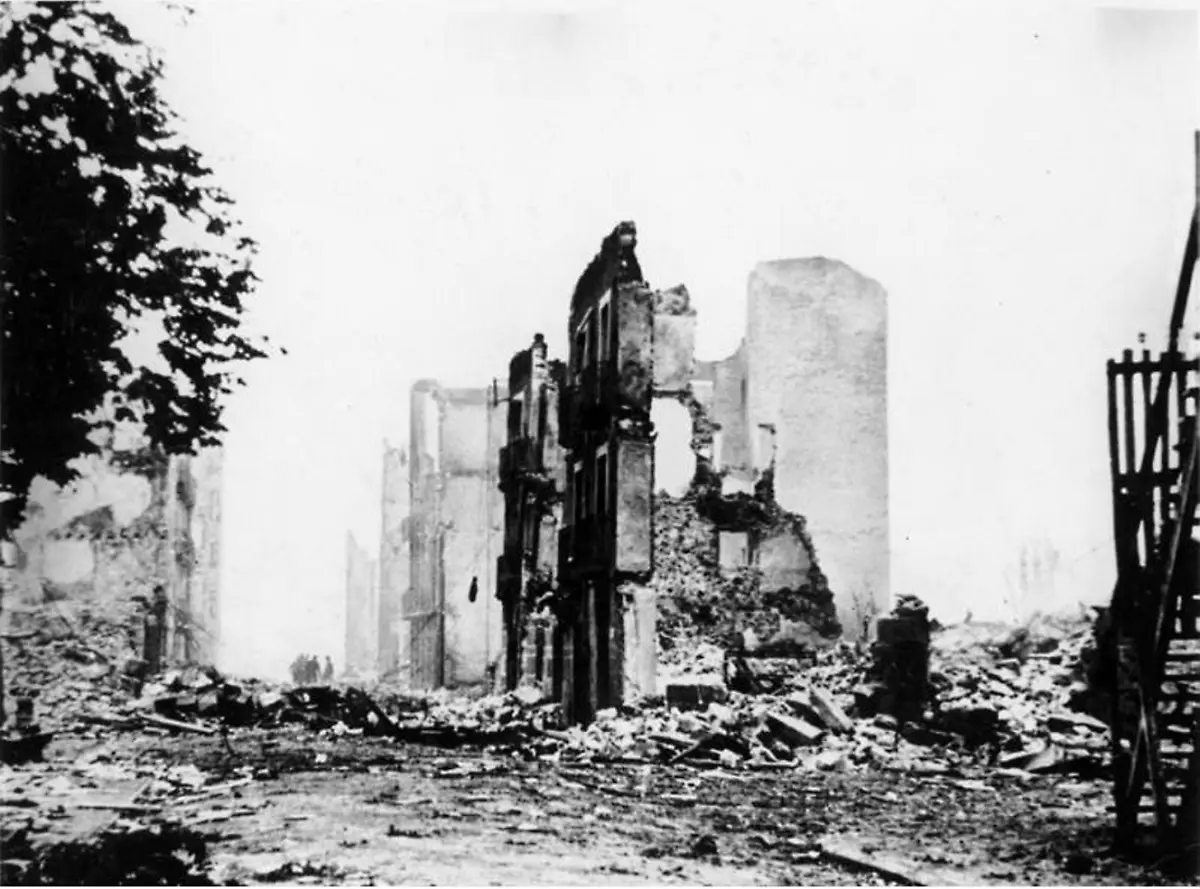 Spanish-Civil-War-The-ruins-of-Guernica-after-bombing-by-the-German-Condor-legion-Aircraft-1937-World-History-Archive-ARPL