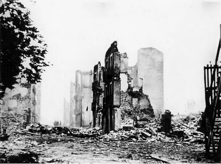 Spanish-Civil-War-The-ruins-of-Guernica-after-bombing-by-the-German-Condor-legion-Aircraft-1937-World-History-Archive-ARPL