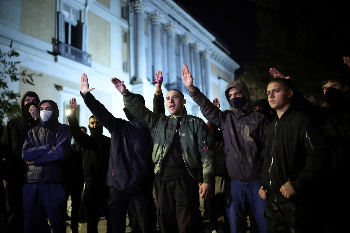 Far-right-demonstrators-make-the-fascist-salute-as-they-march-towards-Spain-s-Parliament-under-the-slogan-Join-us-to-save-Spain-in-Madrid-Spain-November-8-2025-In-Spain-the-public-display-distribution-or-use-of-dictator-Franco-symbols-and-propaganda-is-not-a-crime-unless-it-humiliates-the-victims-or-there-s-a-glorification-of-the-dictatorship