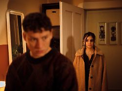 "Überlebe wenigstens bis morgen": Aus der Welt gefallen