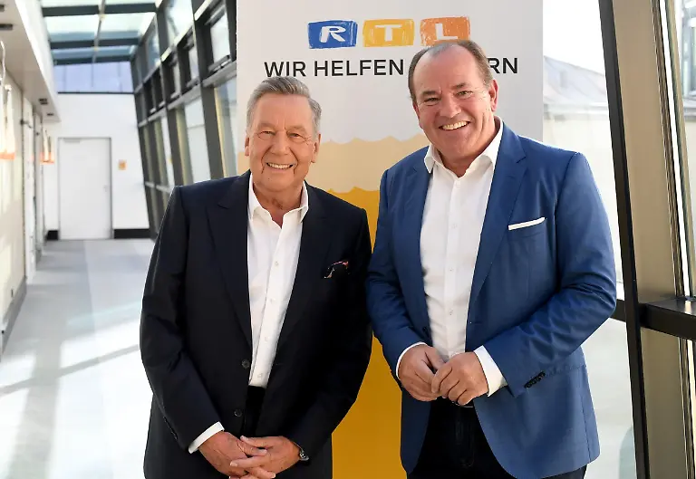 Roland-Kaiser-und-Wolfram-Kons-Roland-Kaiser-singt-den-Spendenmarathon-Song-2023-Achtung-Bei-Veroeffentlichung-muessen-RTL-Spendenmarathon-bzw-Stiftung-RTL-Wir-helfen-Kindern-erwaehnt-werden-Die-Verwendung-des-sendungsbezogenen-Materials-ist-nur-mit-dem-Hinweis-und-Verlinkung-auf-RTL-gestattet